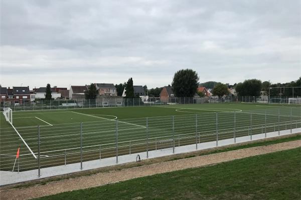 Aanleg kunstgras voetbalveld - Sportinfrabouw NV